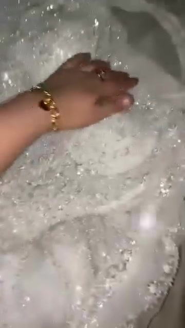 السلام عليكم ورحمة الله وبركاتة
عندي بدلت زفات للبيع ماملبوسه بس، مرتين فقط جديده ومرتبه بمعنى الكلمه
سعر الشراء 150
والسعر البيع 75وبيهه مجال 
تلبس من 38 الى 44
