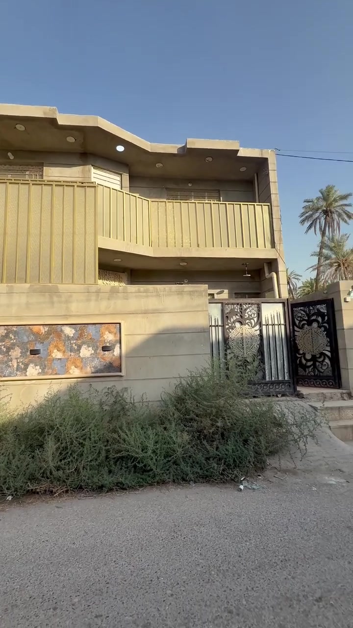 السلام عليكم 

دار للبيع المساحه 150 متر 10وجه 15 نزال 
تفاصيل داخل الفديوو 
بسعر مناسب ملك صرف زراعي سند 25 
الموقع جزيره بغداد الفحامه 
للاستفسار ***********
