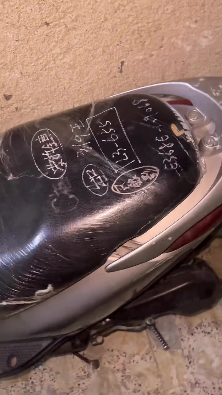 السلام عليكم عيني دراجه بريز لايت جوه دراجه صارله 4 اشهر من نازله من ارمبه دراجه بيه مكينه تشك الكاع شك سلف نكره هندر دراجه جديده حيل السعر 850 وبيه مجال حك الجيه الرقم *********** مكاني بغداد شهداء السيديه قرب تقاطع درويش
