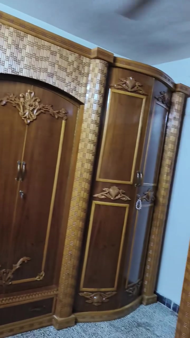 سلام عليكم غرفة البيع اخشاب سعر خاص رقم الهاتف
*********** اسيا
***********كورك

المكان موصل حي عدن قرب ثانوية الضحى للبنات
