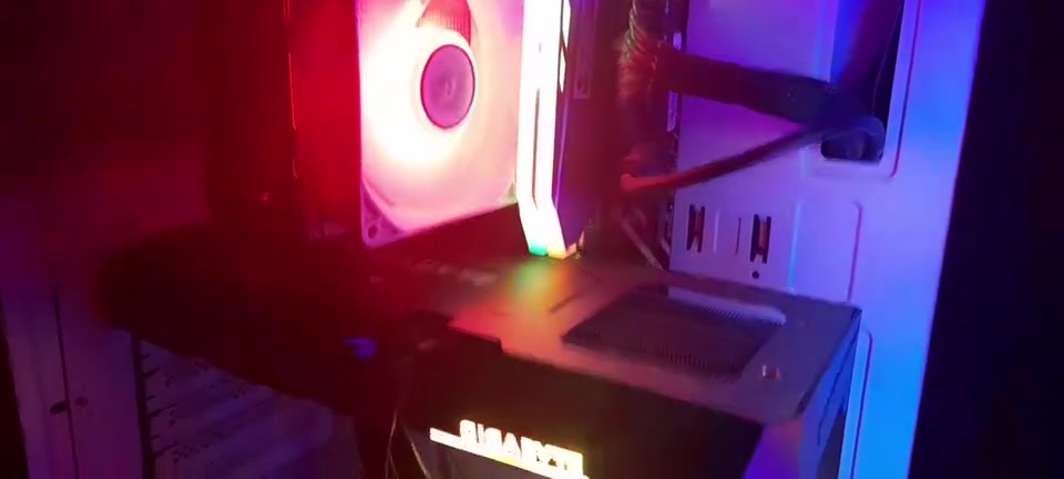 ​🔥 للبيع كيس تجميعة ألعاب (PC Gaming) مع شاشة احترافية بحالة ممتازة! 🔥
المواصفات القوية لتشغيل أقوى الألعاب وبرامج التصميم بكل سلاسة:
​المعالج: Intel Core i5-12400F 💻
​كرت الشاشة: RTX 3060 Ti 8GB 🎮
​اللوحة الأم: Gigabyte H610
​الرامات: 16GB DDR4
​التخزين: M.2 1TB (سرعة عالية جداً في نقل البيانات والإقلاع)
​مزود الطاقة (باور سبلاي): 550W
​🖥️ مواصفات الشاشة:
​الموديل: Vivance-27QV
​الحجم: 27 بوصة
​الدقة: 2K فائقة الوضوح
​معدل التحديث: 165Hz (مناسبة جداً للألعاب السريعة والتنافسية)
​💰 السعر:  950.000
📍 المكان: [بغداد]
📞 للاتصال أو الاستفسار: [***********]
