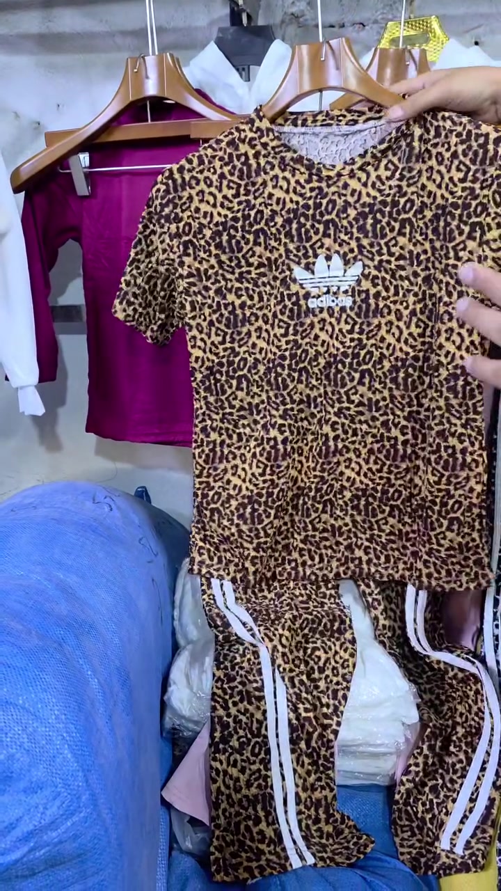 سلام عليكم 
سوت بناتي 
قياس محير 
سعر درزن ٤٥
اقل طلب ٥ درزن 
توصيل جميع المحافظات 5 
حجز واتساب 
***********
***********
