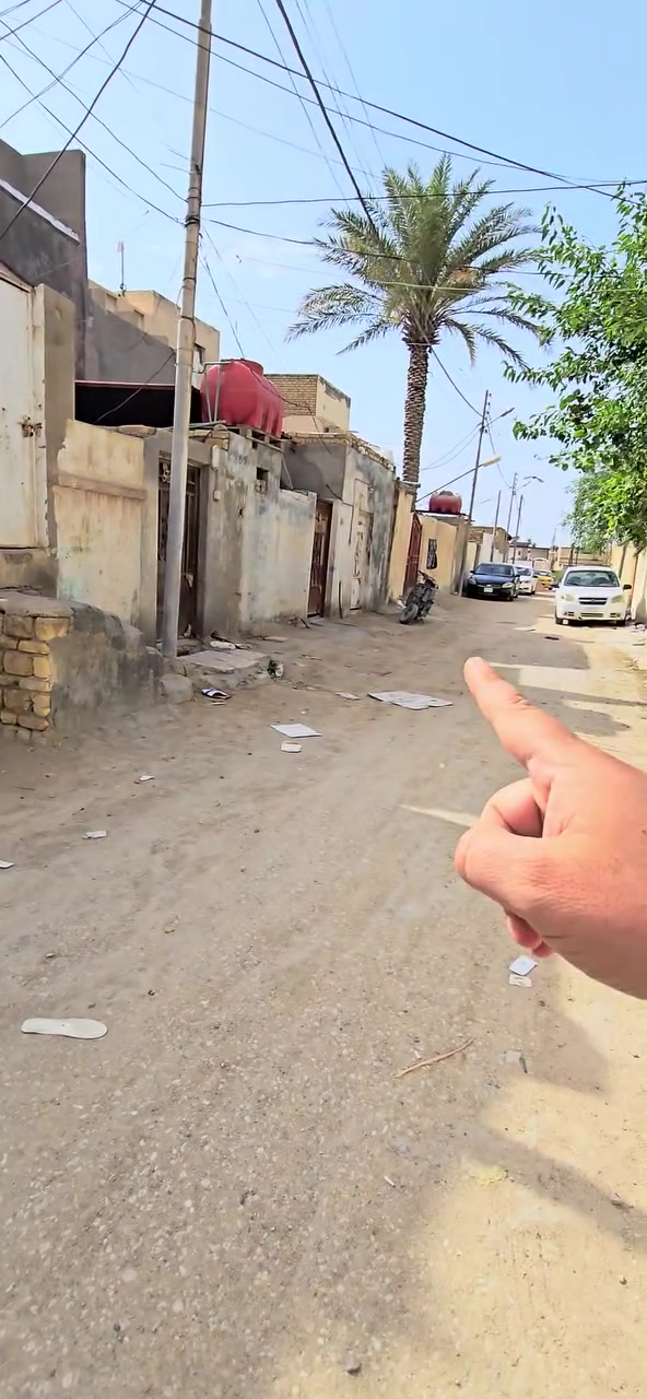 السلام عليكم
🏠بيت للبيع 🏠
في حي الشهداء الاول خلف مركز الشرطة الشرقي📍
 الفرع قبل الاخير  ٢٠٠م طابو كونكريت ♦️مسلح البناء قديم
♦️البيت مقسم 2  واحد مؤجر  غرفتين ♦️وصاله واستقبال وصحيات. الطابق ♦️الثاني  بناء متكامل غرفه واستقبال ♦️ومطبخ وصاله وصحيات بناء جديد ♦️الطابق الثاني نظافة البيت الارضي ♦️***********
♦️السعر 85 قابل للتفاوض
