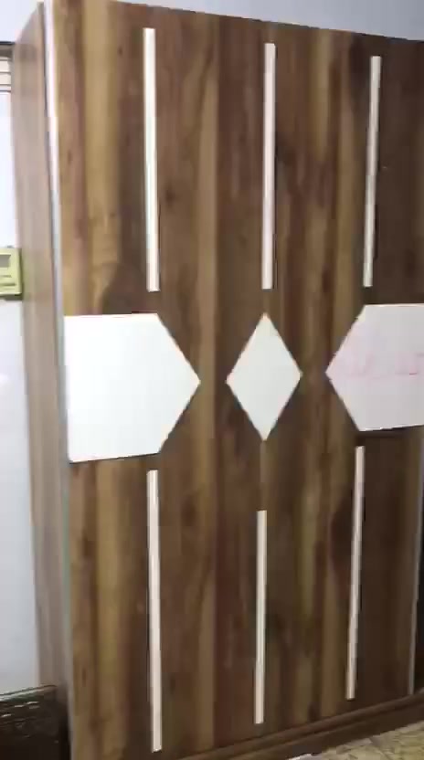 اسلام وعليكم للبيع غرفه تركيه خمس قطع كلش مضيفه وي ضرر ما بيه بس ميز لمرايه لمجرات فالتات مكاني لغدير  زيونه سعره 300    كلش حلوه.  ***********
