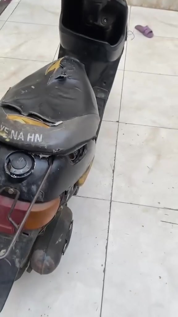 دؤاجه بتره للبيع ١٥٠
عوزه تنضيف كابريته 
وجوزه مال سويج تشتغل جطل 
جوزع الاصليه موجودة
مالته سويج ضايع
‎ ***********
