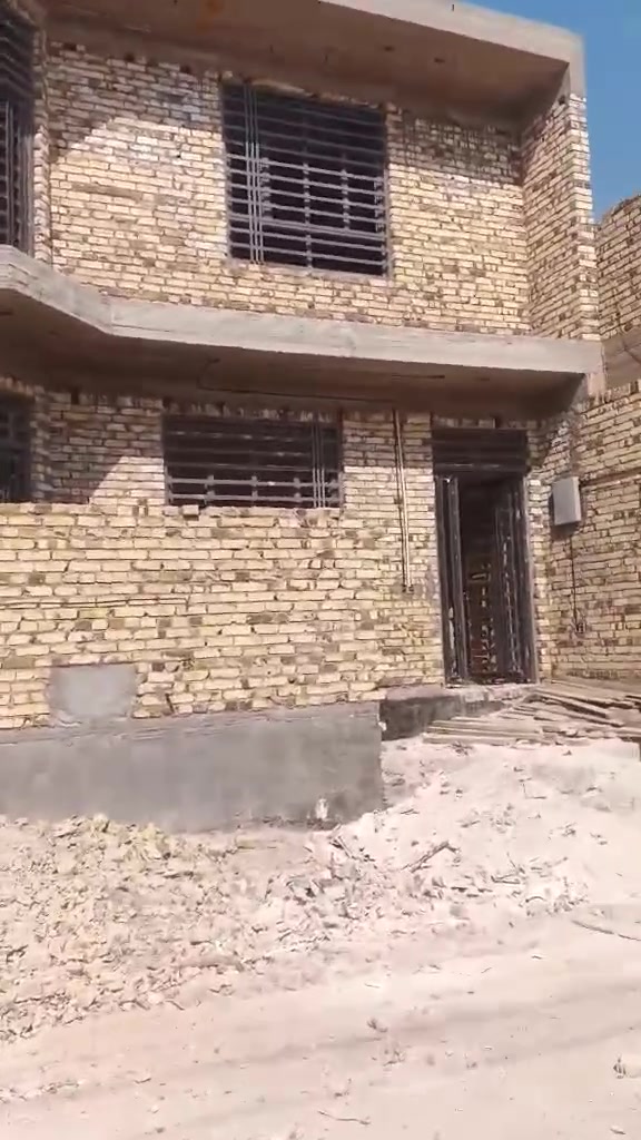 السلام عليكم بيت للبيع المساحه ١٠٠ متر مربع الواجهه ١٠والنزال ١٠طابو زراعي سند ٢٥ طابقين الطابق الاول يحتوي على 👇👈غرفه نوم وكلدور وصاله ومطبخ وصحيات🌹الطابق الثاني يحتوي على 👈غرفتين نوم وكلدور العنوان شارع شريفه الجديد قرب شارع ١٠٠للاستفسار أكثر الاتصال على الرقم التالي 👇👇👇
🌹🌹***********🌹🌹علما البيت يباع على هاي الوضعيه اوكامل حسب الطلب
