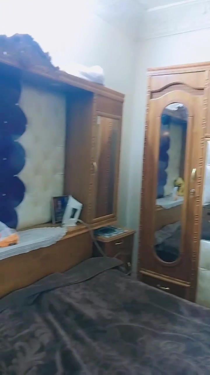 ياالله غرفة نوم درجة أولى خشب اصلي نظافة ٩٠%  6 وملحق داخل وخارج صاج سعرها ٨٥٠ وبيها مجال قليل لان اريد انقل الغير بيت بغداد مدينة الحرية سوك دباش توصيل موجود على المشتري تجي واتشوفها بعينك ***********
