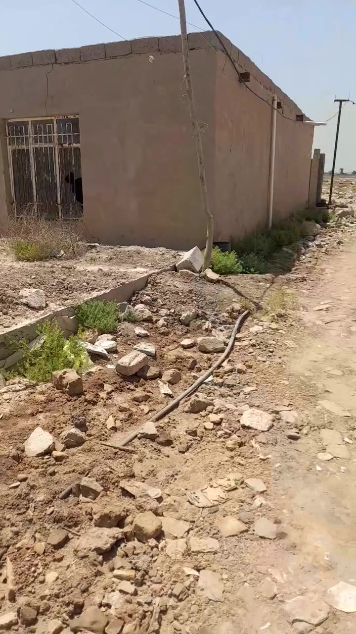 السلام عليكم عندي بيت للبيع مساحة ٣٠٠متر طابو زراعي وات ساب ***********
