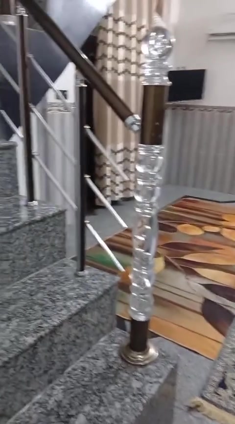 بيت للبيع 100 متر طابق ونص رقم العقار 57235. بنيان درجه اولئ دك ملاج البيت بي غرفتين وصالة ومطبخ  واستقبال وصالة الفوك بكد صالة الجوة الأرضية كرانيت والجدار سيراميك سقوف ثانوية مكان البيت نجف حي نداء قرب شارع المجمعات للاستفسار اتصل عل رقم ***********
