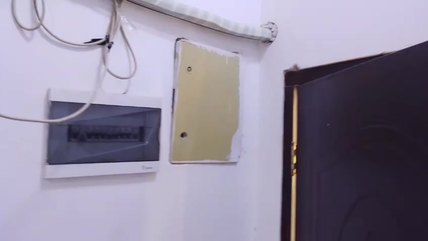 السلام عليكم مكلف بالنشر
سبلت للبيع مكان بغداد الكرادة 
قبل 26 يوم بالضبط تم شرائه بمبلغ 925 الف دينار عراقي 

اليوم معروض للبيع  بسبب السفر للبيع بسعر 650 الف دينار عراقي 

السبلت انفيرتر سحب و وطني ويبدي ب3 مراحل من 3 امبير إلى 6 امبير إلى  9 

واذا حبيتوا اني افتحة واجيبة للاستفسار اكثر 

اتصل على هذا رقم ***********
