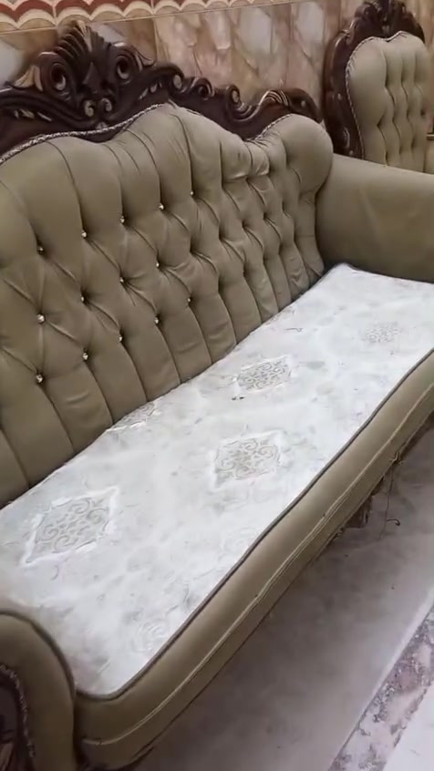 الي عندي هاذا التخم للبيع بي ضرر واضح بصور يحتاج ترتب او دوشمه القنفات الكبار السير مالتهم الي جوة المقعد خربان وضرر والتصوير واضح مشترينه ١٧٥٠ سعرة معروف اريدة ب ٣٠٠ مكاني حي السلام شارع مستشفى الفضيليه الجديد
