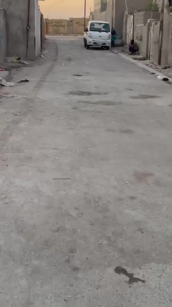سلام عليكم هاي قطعه 180مرتبه كافت لخدمات بيه مجاري ماي كهرباه نترنيت كلشي وقريبه عله شارع لبحيره وسند 25جاي يمشون بل طابو مال لمنطقه هاذ رقمي وبيه خير يدلل ***********
