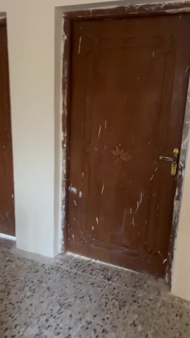 السلام عليكم
بيت للايجار ام الكبر والغزلان خلف مربطات الباندا 150م يحتوي 4غرف نوم +استقبال +مطبخ +صحيات 
***********
