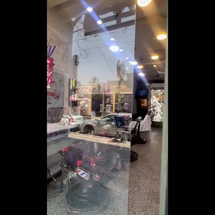 السلام عليكم.محتاج حلاق مو مبتدأ  مشتغل سابقاً لاستفسار الاتصال على الواتساب ***********البياع شارع ١٣مقابيل المختار
