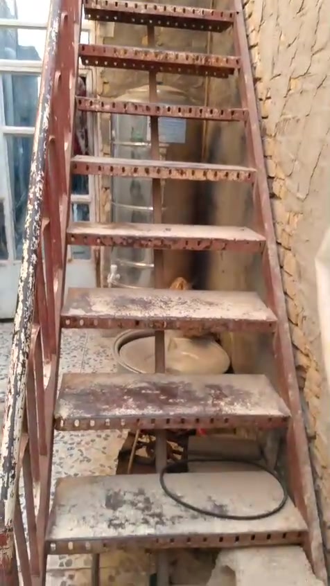 اخواني سلام عليكم  عندي هذالدرج حديدالبيع قوي كلش ونضيف بعداد حسينيه الرشديه نهايت مصقط السعر250اوبي مال هذرقم ***********
