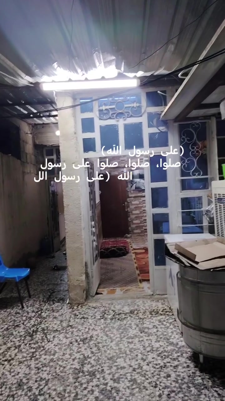 مساء الخير 
---
*🏠 بيت للبيع في خدمات مسقط / الحسنينة 🏠*

📍 *الموقع:*الحسنينه  - خدمات مسقط -  قرب شارع دعش - موقع سكني ممتاز وخدمات كاملة

📐 *المساحة:* 100 متر مربع
🏗️ *التفاصيل:* البيت كامل وجاهز للسكن مثل ما موضح بالصور، بناء نظيف ومرتب.

*المواصفات:*
- بيت أرضي كامل
- غرف نوم + صالة + مطبخ + حمام
- ماء + كهرباء + مجاري متوفرة
- شارع عريض وخدمات

💰 *السعر:* مناسب جداً (تفاوض بسيط للشراي الجاد)

📞 *للاستفسار والاتصال:* *********** اخابرني واني بخدمتك رقم بي وتساب

