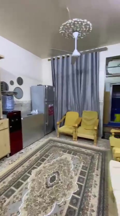 السلام عليكم نصف قطعه للبيع
بقطاع 61مقابيل63  تفاصيل البيت استقبال جبير وصاله ومطبخ وحمامين و 3غرف نوم البيت طابقين ونص الاستفسار ***********
