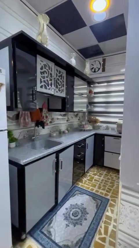 ييت في حي السكر قرب جامع الرحمه بضهر شارع المشجر المساحه 200 مترر🔥
الواجهه 10🎇
العمق 20
طابق واحد مكون من غرفين نوم استقبال وصاله ومطبخ حار وبارد وخدمات كامله ونطام تكتات حديقه ونافوره
للتواصل ***********
