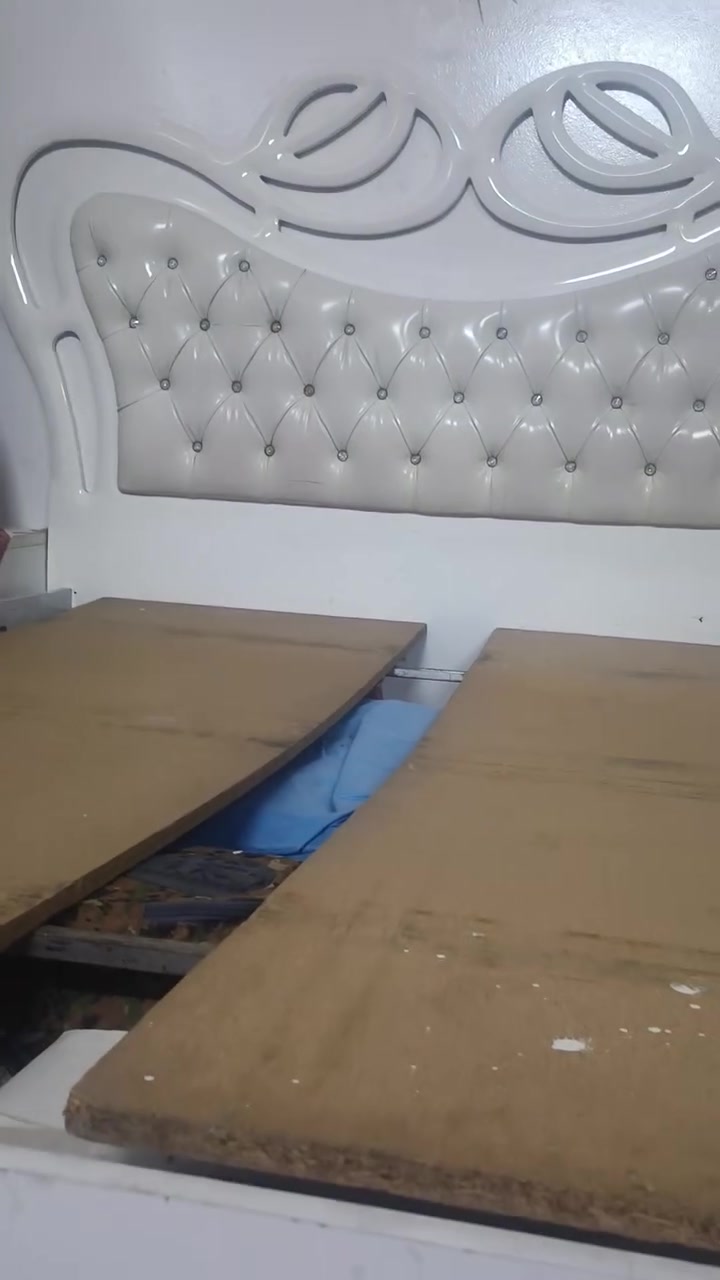 تخت نفرين • نظيف