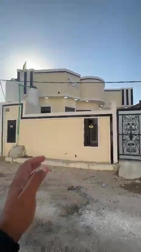 بيت البيع طابو زراعي عراقي اصولي مساحت البيت 190 متر يحتوي البيت على قرف عدد 2 وستقبال وصاله ومطبخ وصحيات العنوان البصرة أبو الخصيب حمدان البز السعر البيت 95 مليون وبي مجال الستفسار نتصل على الرقم *********** بي واتساب
