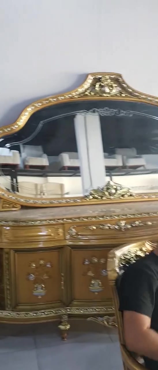 صالة ملكي كاملة للبيع نظافة ٩٠ ٪ للتواصل لاتصال علئ ***********
