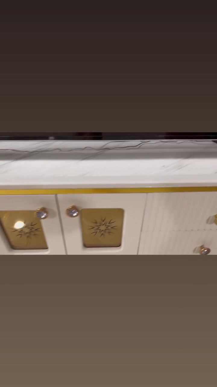 بلازما مع ميز بلازما للبيع
جديدة جداً قليلة.الاستخدام

حجم ٦٥ 
شركة برو 
نوعية سمارت

مكان /بغداد/المنصور

للتواصل ***********
