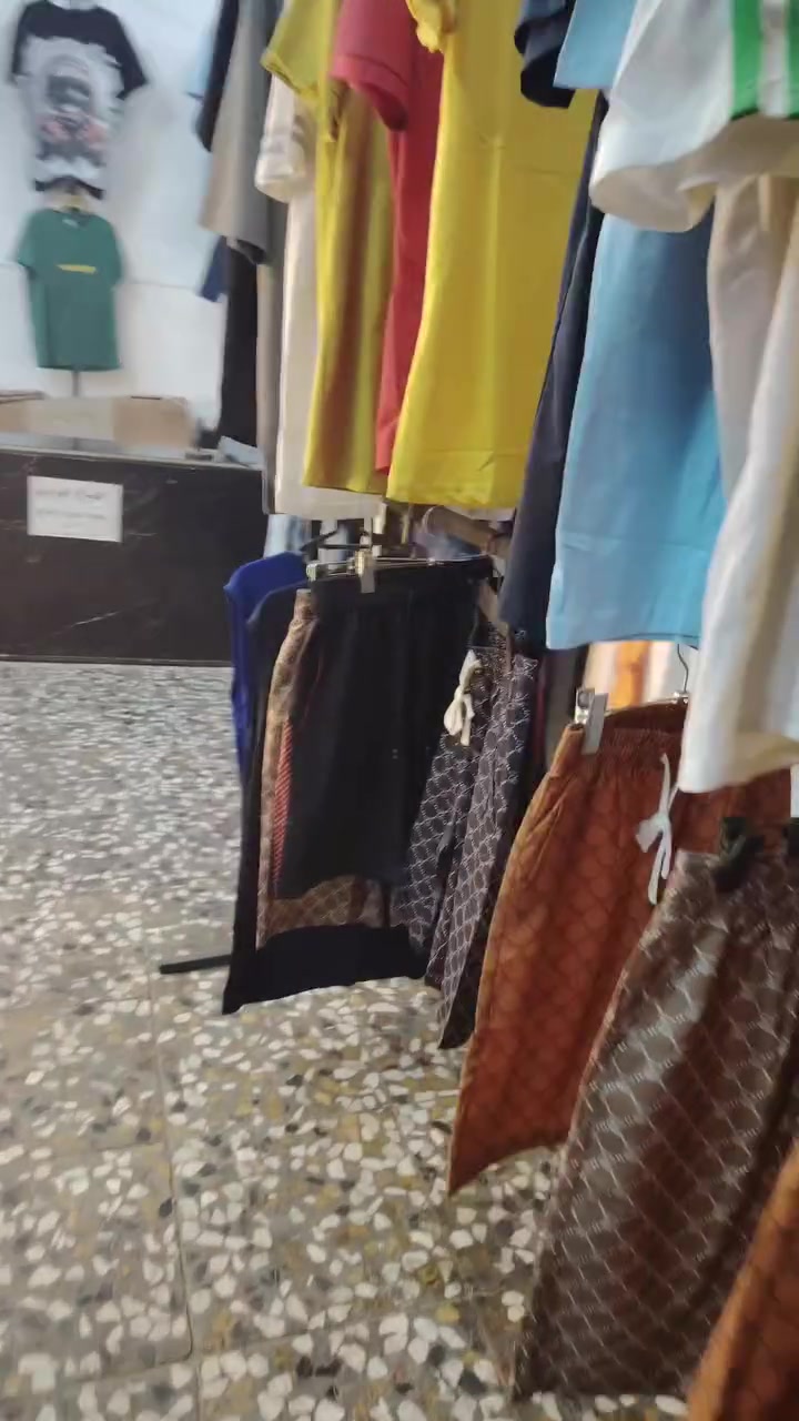 محل ملابس رجالي للبيع شلعه تاخذهن كلهن هنه ول ستاندات ول سجج و كلشي تجي تاخذ او ولسعر مناسب عنواني بغداد العبيدي الاستفسار واتساب موجود بس ***********
