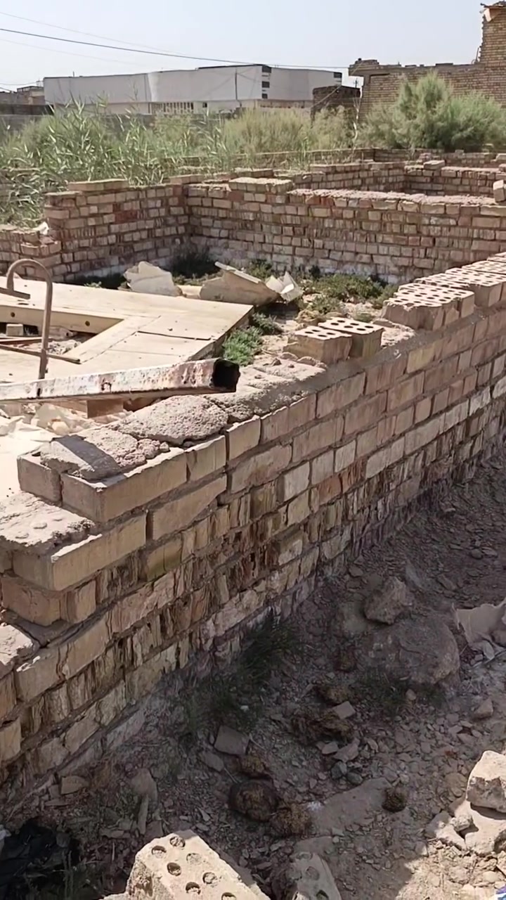 السلام عليكم قطعه أرض للبيع المساحه ٢٥٠متر الوجه ١٠والنزال ٢٥شارعهه ١٠ م العنوان الحميديه قرب السوق الجديد مي وكهرباء والتبليط جايهه‏  ‪***********‬‏
