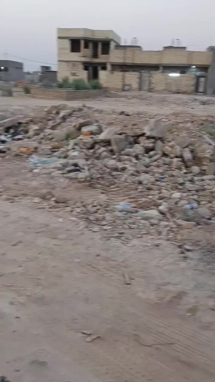 سلام عليكم قطعة أرض للبيع المساحه 1000 متر واجهة ٥٠ متر نزال ٢٠ طابو زراعي سند ٢٥ الموقع سبع قصور شارع المشروع قرب المستوصف شارع ٢٠ الا ستفسار تصال على رقم الهاتف ***********
