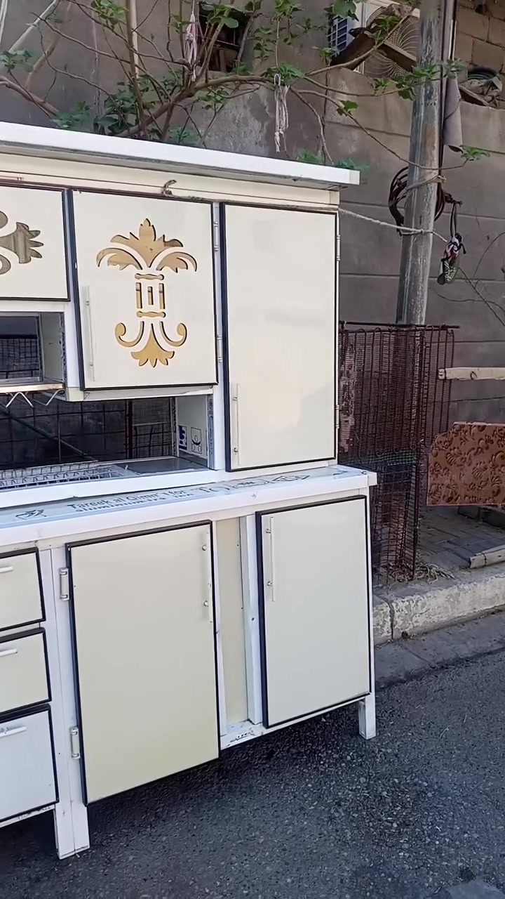 سلام عليكم كاونتر للبيع مترين ونص مطبن بدون سنك ارضي وتعالك العنوان البصره قبله***********
