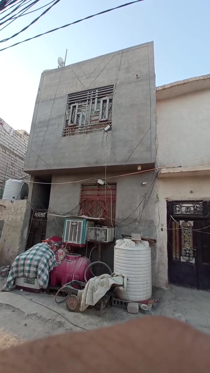 سلام عليكم بيت طابو زراعي سند 25 قرار محكمه من صاحب البيت بيت 50 متر طابقين مسلح كونكريت مكان كربلاء الحر الصغير قرب المستوصف ماء ومجاري الكهرباء سعر 45 وقابل لتفاوض مجال قليل ***********
