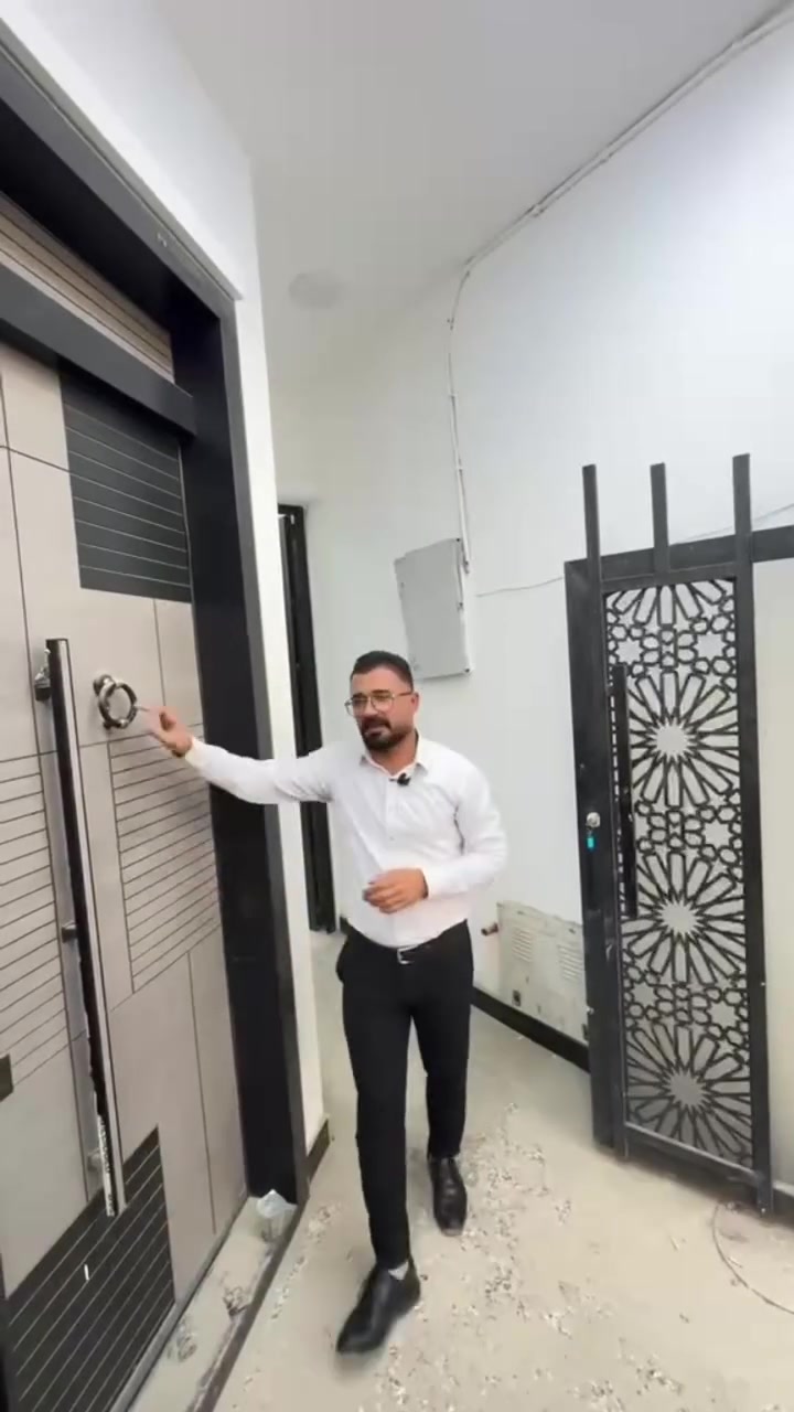 السلام عليكم بيت الايجار مساحة 75متر يحتوي البيت على 2غرف نوم او استقبال او هول او خدماتة البيت جديد ما مسكون الاستفسار اتصل على الرقم ***********
موقع البيت الدورة أبو دشير شارع خط النفط
