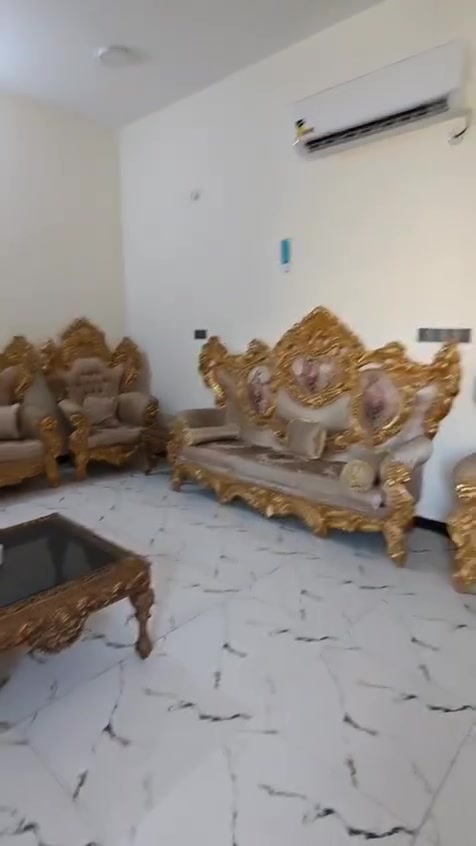 تخامه ملكيات عدد 2 للبيع
12 قطعه 20 نفر 
استعمال قليل توني مآخذهم 2550
سعر لبيع مليون و 200 كاملات وياهن طبلات 
ناصريه مركز  للاستفسار ***********
