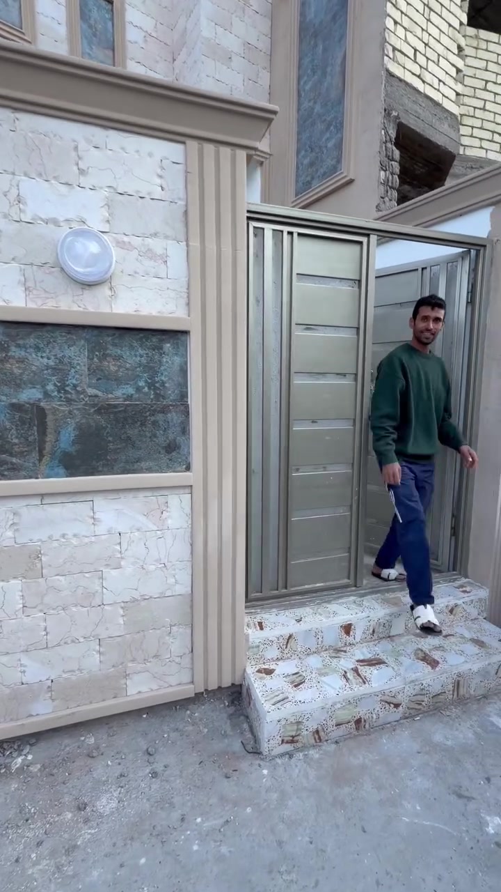 السلام عليكم
دار للبيع العنوان بدايه الغرير

المساحه 100 متر بناء جديد 

يحتوي على 

* غرفه نوم ارضي وحده 

حمام خارجي + حمام داخلي 

استقبال 

غرفه نوم ارضيه 

سطح بلوجه وبل ضهر 

للاستفسار  ‭‬ ‭***********‬

وكلشي موضح ب مقطع 👇🏻👇🏻
