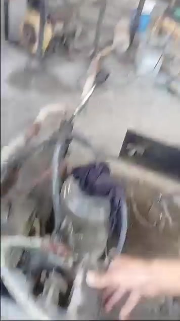 سلام عليكم مكينه ونجي ستة 
كامله مقفله عقل ضفيره 
مكفوله من الصوت ناعمه كلش 
بس بيه دخان 
400 وبيه مجال شرط اشغله لك بل كاع 

***********
***********
