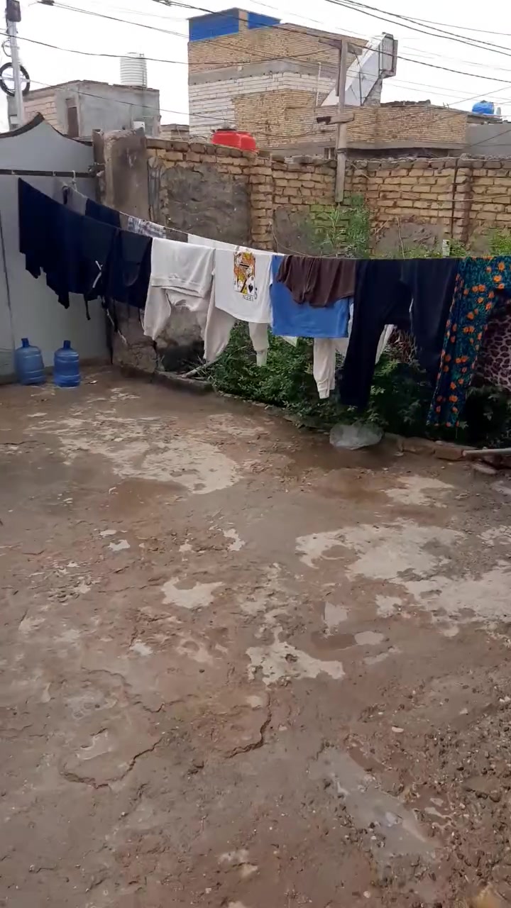 بيت للبيع 200متر طابقين الاول كامل وثاني هيكل يتكون من ست 6غرف نوم واستقبال وهول ومطبخ وصحيات داخل وخارج كراج حديقه عنوان ابو خستاوي شارع سيد علي ليربط بزوير يبعد عن تبليط 300متر السعر 110 وبي مجال ***********
