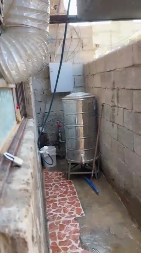 دار للبيع مساحه 50 طابو زراعي سند 25 بسمي 
قاط او نص بيت نضيف مرتب كامل نقص بس لبخ الخارج البيت ستقبال او مطبخ صحيات منور القاط الثاني غرفه نوم كبيره بيتونه او صطح بناء بلوك درجه اولى مي مجاري كهرباء انترنت كلشي موجود 
السريدات القديمه بدايت مربع ال 3 
السعر 48 مجال قليل للشراي 
المراسله الخاص او على واتساب فقط
***********
