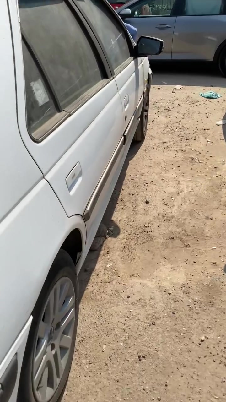 السلام عليكم بيجو موديل 21 ماشيه 65 الف السيارة بيه ملاحضات بسيطه محور كير اوتو والكير ماله بي كلجات يعني ميمشي مكينه بيه كازكيت مسوي بيه بارد بلباب وبنيد طاير مرجعه نفسه السيارة عارضه ب45  
***********
