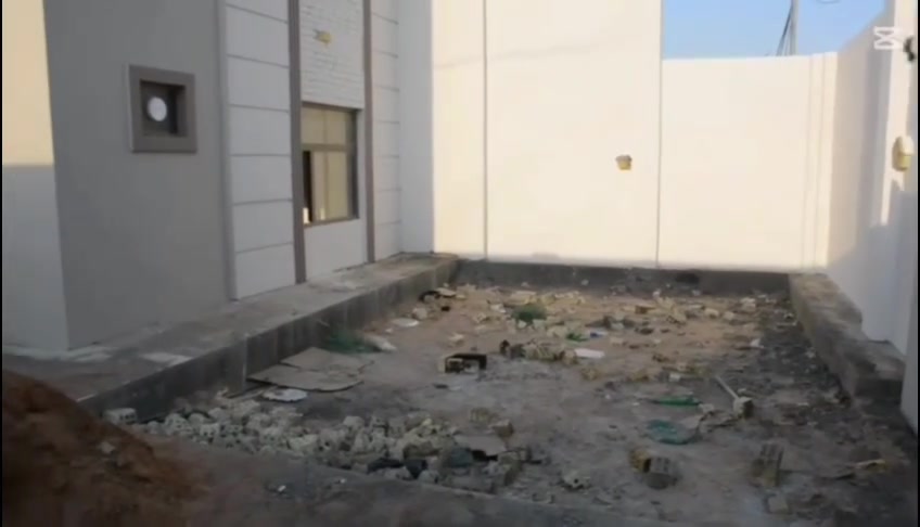 مجمع الاميرات .عمل الحديقه 
بعد إكمال التعليه للسياج تم تنظيف وحفر الحديقه وفرش الزميج (طين) إن شاء الله
