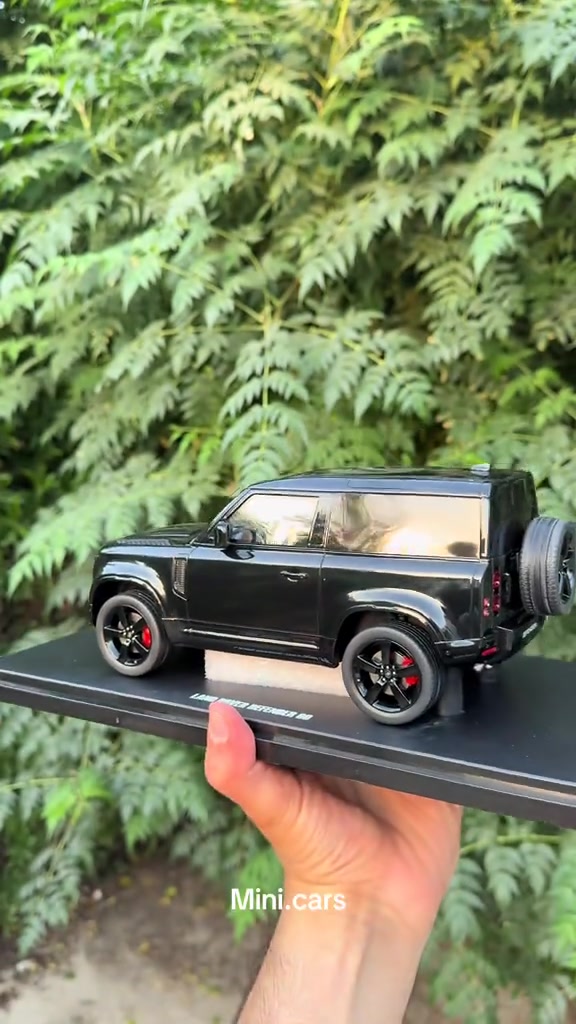 Land Rover Defender 90 2021 Brand: GT SPIRIT Scale : 1/18 Price : 📩  (free delivery inside Erbil) WhatsApp: +9647504702207 ‎التوصيل لجميع مناطق اربيل مجانا ‎گەیاندن بەخۆرایە بۆ ناو شاری هەولێر
