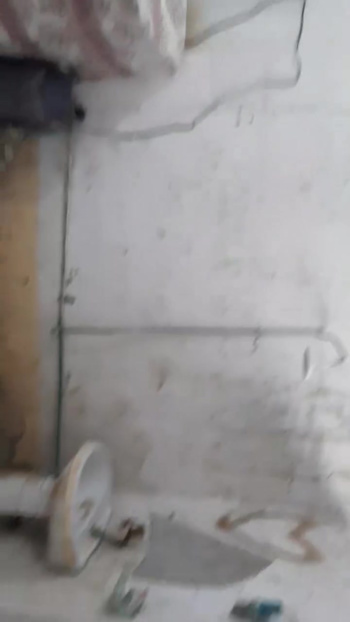 بيت للبيع مساحه 150 طابوو زراعي  تحتوي على غرفه وصاله ومطبخ وصحيات 50مشتمل بي غرفه ومطبخ وصحيات  العنوان النجف الاشرف الحرفين حي الحسن  *********** السعررررر 37وبي مجال
