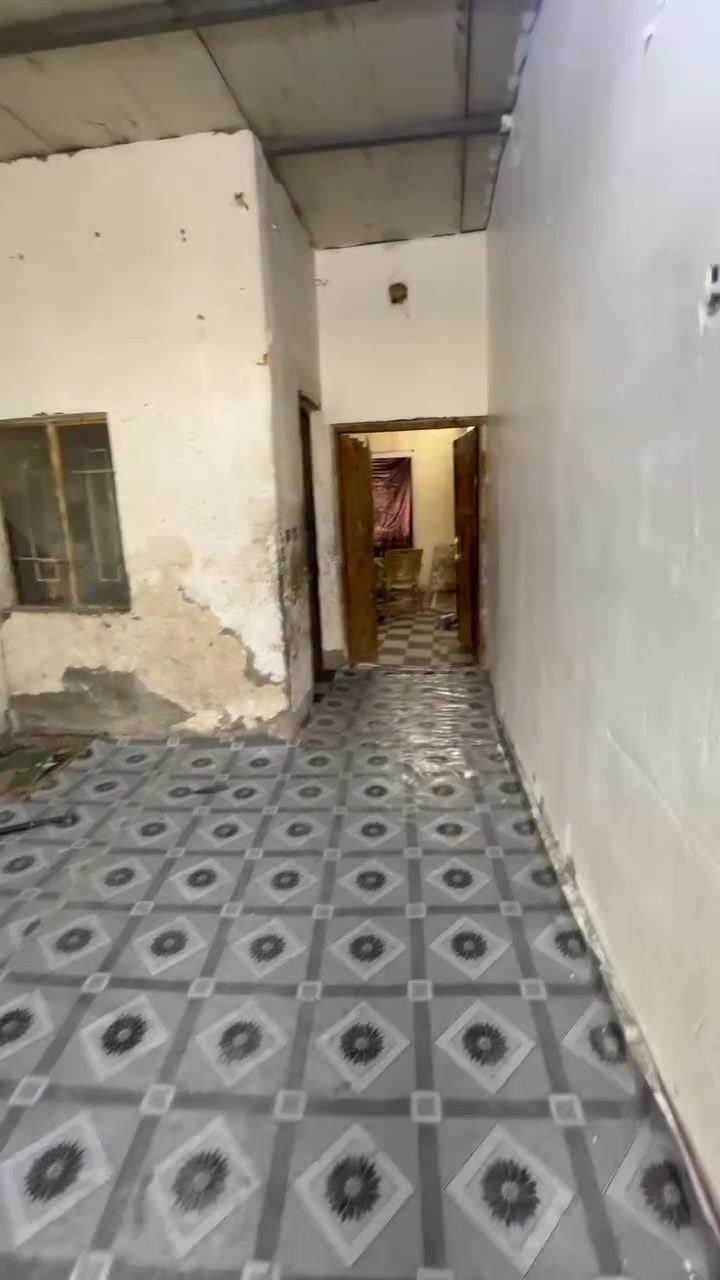 السلام عليكم مشتمل ٥٠ متر لليجار العنوان جكوك الاساتذى قرب الكرفاين السعر ٢٥٠ للتصال ***********
