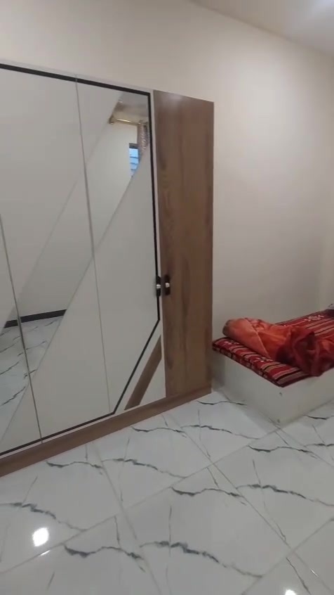 السلام عليكم 
غرفة نوم للبيع النظافة ٩٥ بالمية ماخذينها من محلات اثاث القاسم السعر ٦٥٠ الف بغداد الزعفرانية للاتصال***********
