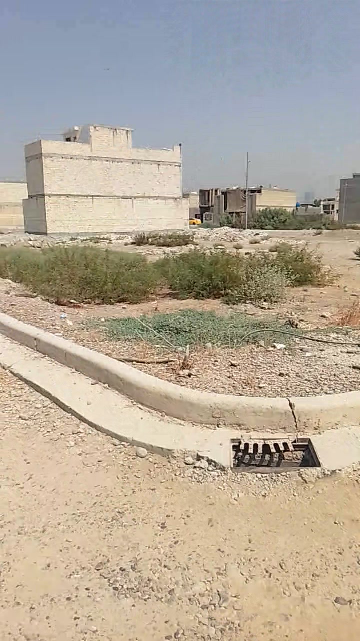 سلام عليكم كاع للبيع مربعه واجه 10نزاا 10, طابو ملك  زراعي تحول بل محكمه مباشر بسعر 29وبيها مجال  نهايه تبليط شارع بيت بنيه ع يمين رقمي بي وتساب الاستفسار ***********
ممكن تحددلي الموقع بالضبط وين هالكاع؟ (المنطقة/الحي والقرب من شنو أو أي معلَم معروف): 
الزعفرانية بيت بنيه فرع عله اليمنه40
شكد المساحة الكلية بالضبط، وهل الواجهة 10 والعمق 10 يعني 100 متر؟: 
واجه 10نزاا 10
الأرض جاهزة للبناء لو بيها خدمات واصلها مي/كهرباء/مجاري، ولو الشارع بعده غير مببلط بالكامل؟: 
كامله خدمات متوفره ماء مجاري كهرباء 
السعر 29 مليون نهائي لو بيه مجال للنقاش، وهل البيع مباشر ومكتمل أوراقه بدون أي مراجعات إضافية؟: 
بيها مجال للنقاش وبيع مباشر طابو ملك زراعي 
