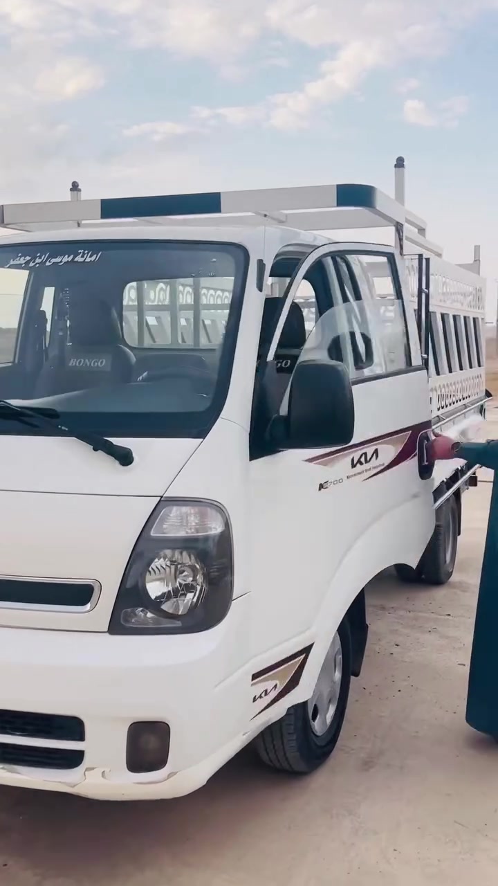 شاحنة • بدون تفاصيل