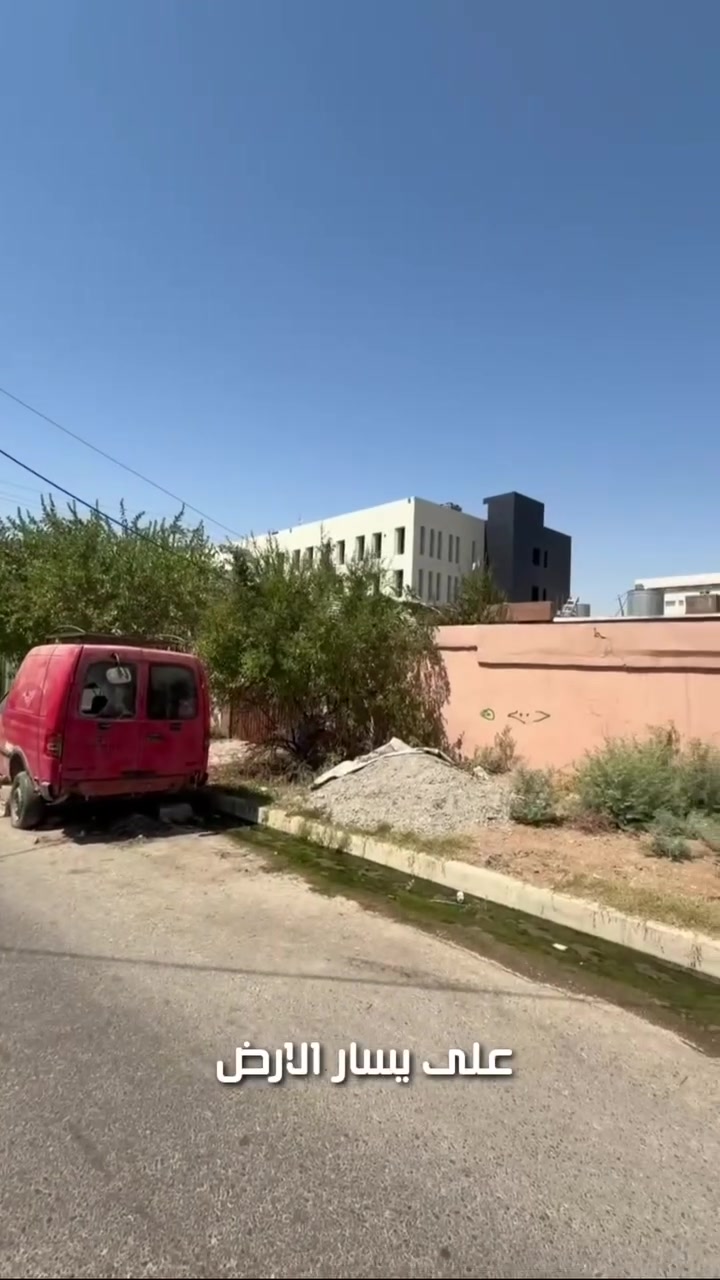 🏡 للبيع في حي الأطباء – الموصل

إذا تدور على قطعة أرض بموقع مميز وحيوي في الموصل، فهذا العرض ممكن يكون مناسب إلك 👌

📍 الموقع: حي الأطباء

* على يسار الأرض: مستشفى السلام وكلية التمريض التابعة لجامعة نينوى.
* على اليمين: شارع السبعاوي وسانكو مول.
* المنطقة متوفر  فيها كافة الخدمات.

📐 مواصفات الأرض:
• المساحة: 300 متر مربع
• الواجهة: 12 متر
• الاتجاه: غروب
• السند: ملك صرف
• الطابو: الزهور

🔹 ميزة إضافية:
القطعة قابلة للتقسيم إلى قطعتين متجاورتين، مساحة كل قطعة 150 متر مربع وبواجهة 6 أمتار، وهذا يجعلها مناسبة أيضًا لشخصين يرغبان بشراء قطعتين متجاورتين.

📞 للاستفسار والتواصل:
***********
***********
