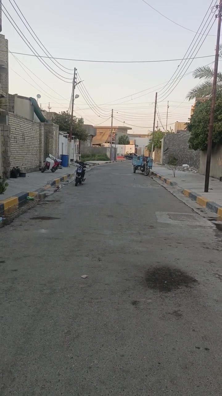 📍 قطعة أرض مميزة للبيع – فرصة لا تعوض
يا الله، قطعة أرض للبيع بمساحة 200 متر في صلاح الدين / قضاء بلد.
📌 الموقع: الفرع مال مندي وتنور، أول فرع على اليمين عند الدخول، موقع نادر ومطلوب جداً.
✅ نوع السند: حجة ملك صرف.
✅ التحويل: مباشر باسم المشتري.
💰 السعر: 75 مليون دينار، ويوجد مجال بسيط جداً للمشتري الجاد.
📞 للاستفسار أو المعاينة اتصل على: ***********
📍 أو زورونا في مكتب النجم اللامع
شارع البعنون – مقابل الملعب
