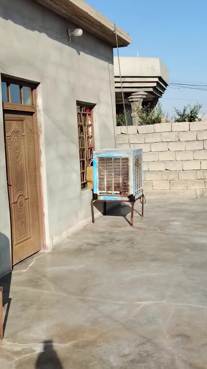 الدار للبيع الموقع الشرقاط الساحل الايسر اسديره عليا 👈(عليلة) 👉قرب مدرسة قرطاجة يبعد عن المدرسة  150متر مساحه الارض نص دونم مساحة البيت 120متر والسعر مناسب جدا بلاش بسعر التراب للستفسار الاتصال عله هاذا الرقم***********بدون تعليقات سلبية رجاء
