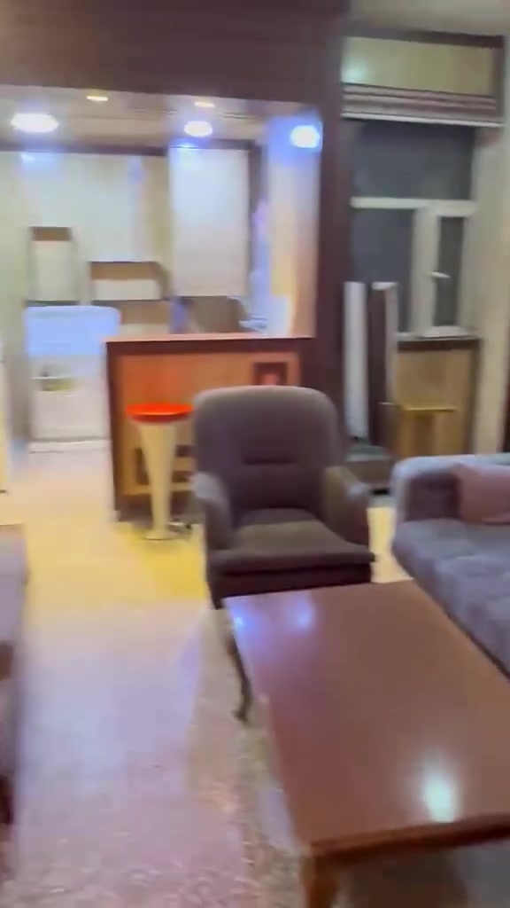 ✅ غرفتان نوم +غرفه وصاله
✅ صالة مريحة

✅ مطبخ متكامل

✅ حمام

✅ مؤثثة بالكامل وجاهزة للسكن

✅ مصعد لخدمة السكان (24 ساعه) 

✅ كراج خاص للسيارات + سرداب 

🔹 أهلاً وسهلاً بكم في أي وقت للاستفسار

🔴رقم صاحب البنايه المباشر : ***********
