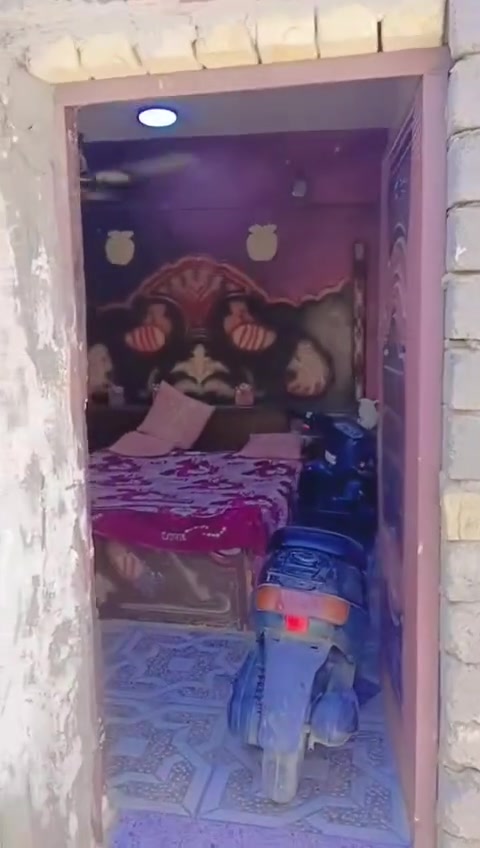 السلام عليكم عندي بيت تجاوز مساحتهه 90 بحي العسكري اريده ب 11 قرب مدرسة واحد حزيران هذا رقم لتواصل ***********
